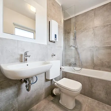 Apartment Raj Living - Monteurwohnung - 2 Schlafzimmer - Kueche - Balkon - Waschmaschine - 25 Min Zur Messe Dus Heiligenhaus