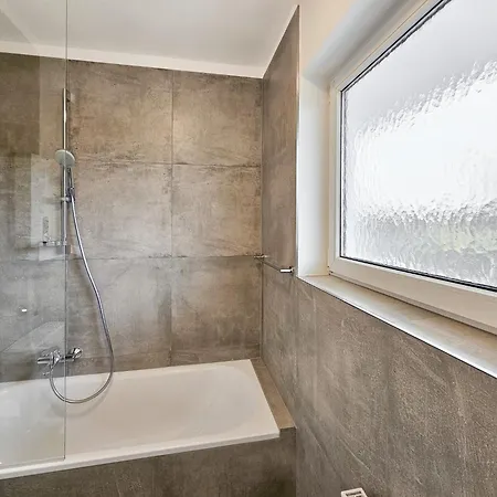 Raj Living - Monteurwohnung - 2 Schlafzimmer - Kueche - Balkon - Waschmaschine - 25 Min Zur Messe Dus Heiligenhaus