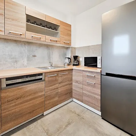 Raj Living - Monteurwohnung - 2 Schlafzimmer - Kueche - Balkon - Waschmaschine - 25 Min Zur Messe Dus * Heiligenhaus