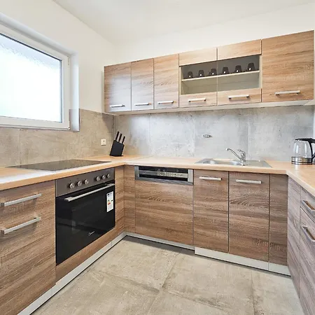 Apartamento Tolstov - Monteurwohnungen - 2 Schlafzimmer - Küche - Balkon - Waschmaschine - 25 Min Zur Messe Dus *