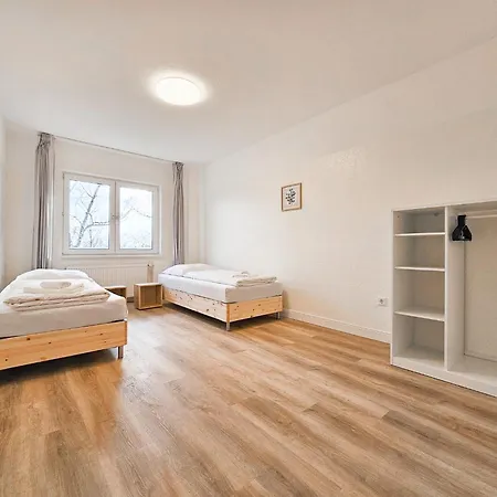 Raj Living - Monteurwohnung - 2 Schlafzimmer - Kueche - Balkon - Waschmaschine - 25 Min Zur Messe Dus *