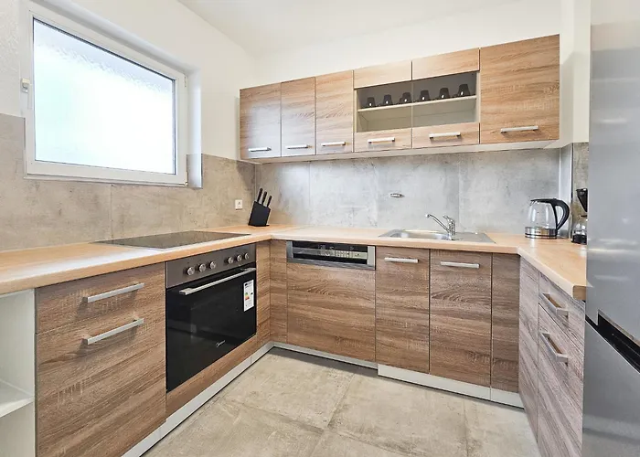 Appartement Tolstov - Monteurwohnungen - 2 Schlafzimmer - Kueche - Balkon - Waschmaschine - 25 Min Zur Messe Dus *