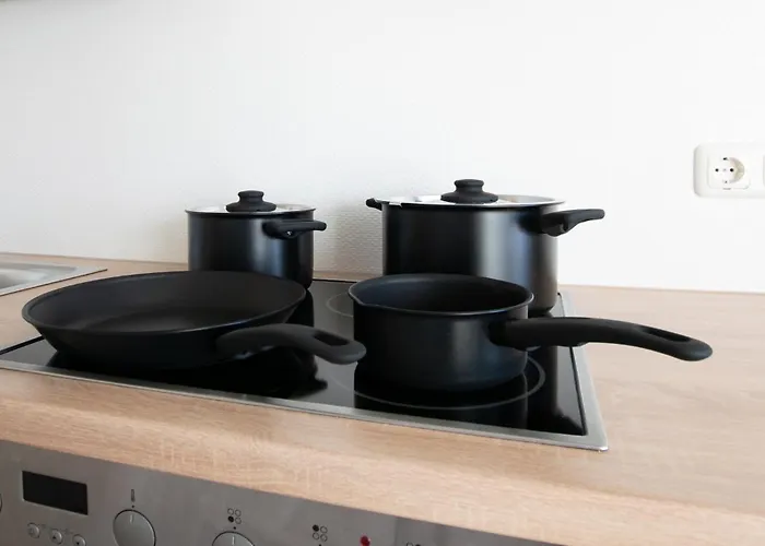 Tolstov - Monteurwohnungen - 2 Schlafzimmer - Kueche - Balkon - Waschmaschine - 25 Min Zur Messe Dus Appartement *