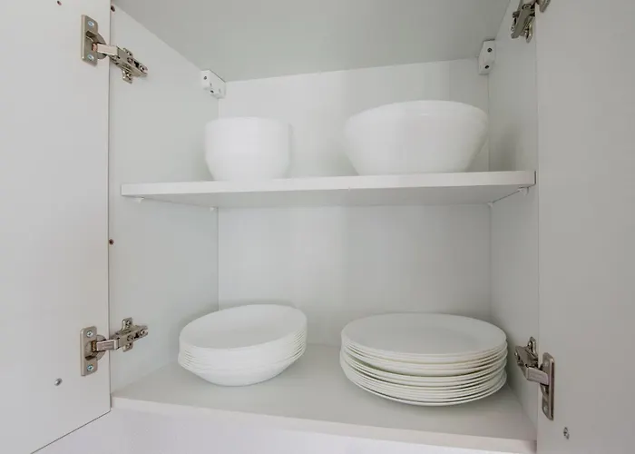 Appartement Tolstov - Monteurwohnungen - 2 Schlafzimmer - Kueche - Balkon - Waschmaschine - 25 Min Zur Messe Dus *